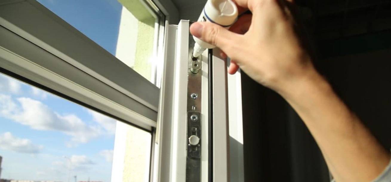 Почему дует из пластикового окна и как устранить
